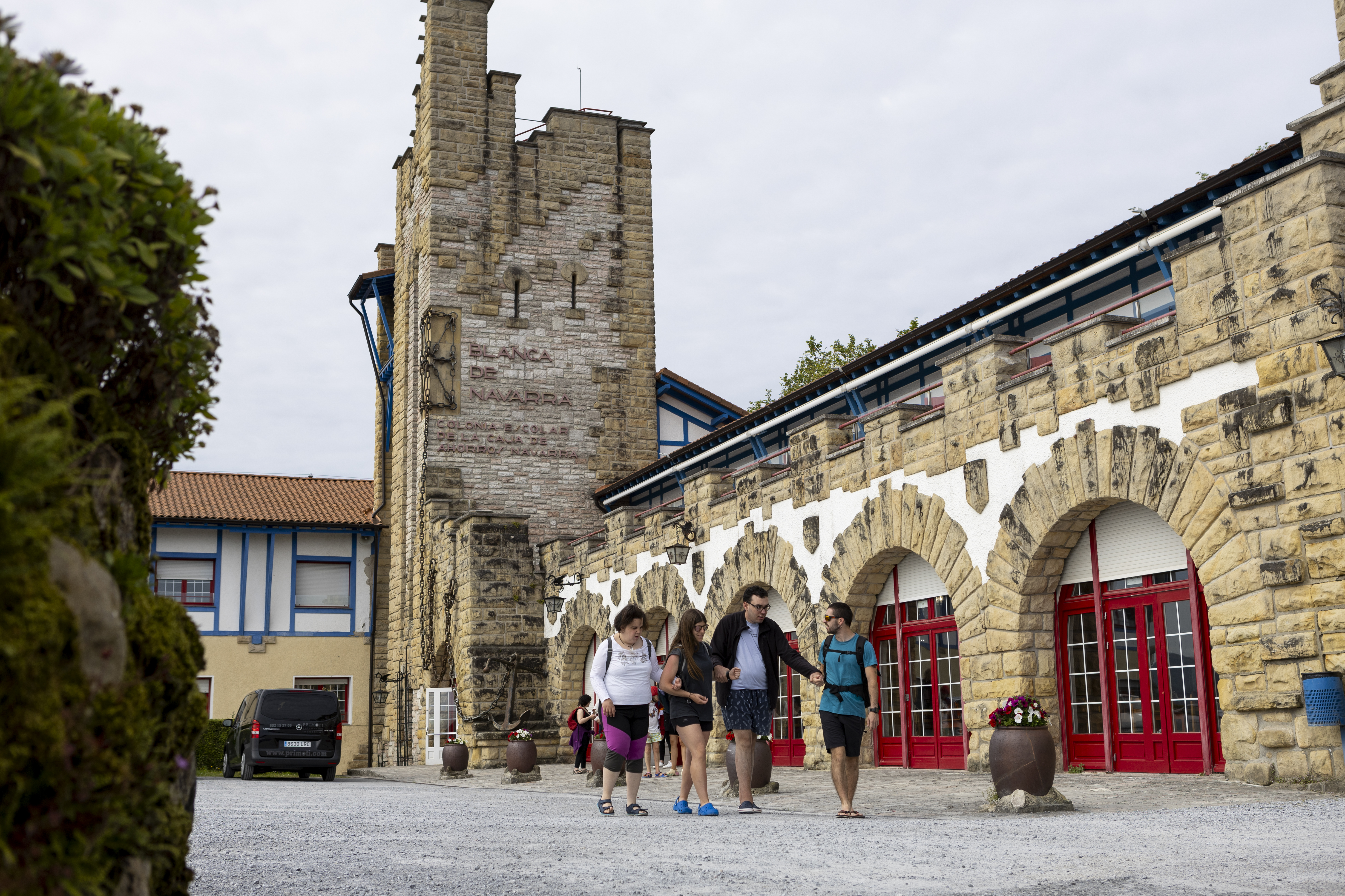 Chicos y chicas en el Campus Neptuno