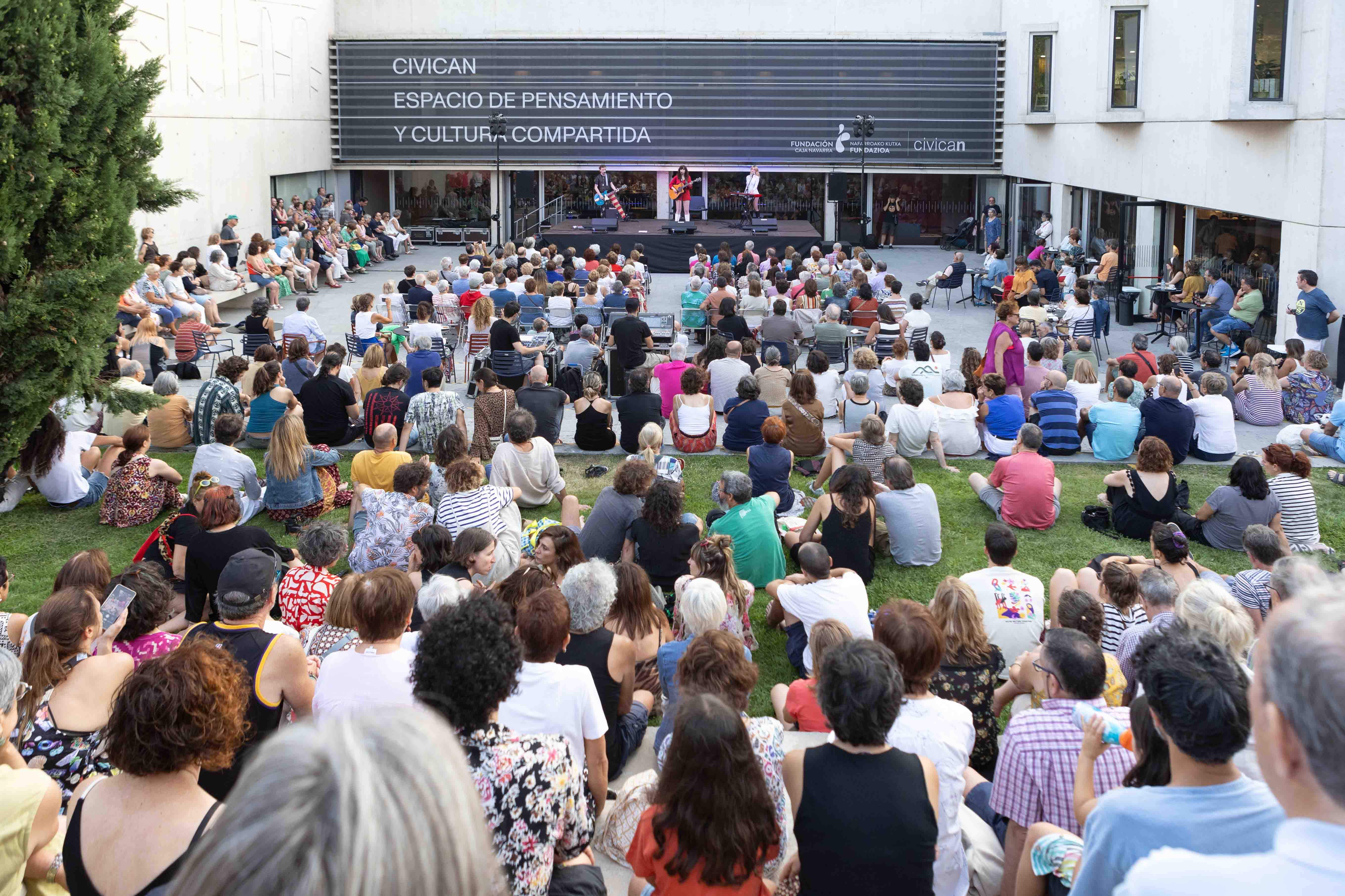 Imagen del público asistente al concierto de Nat Simons en CIVICAN