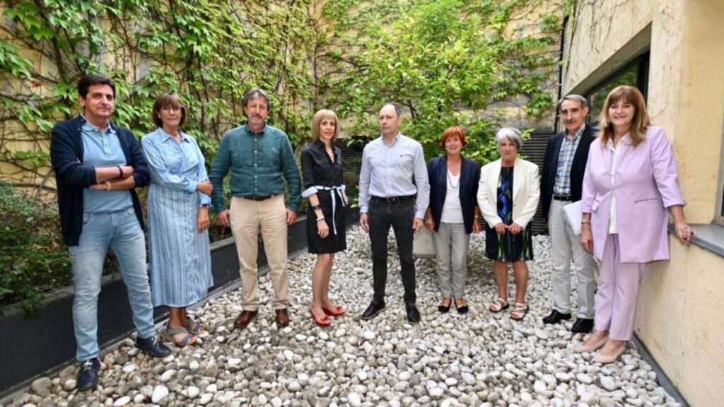 Foto grupal de las personas que conforman el Patronato