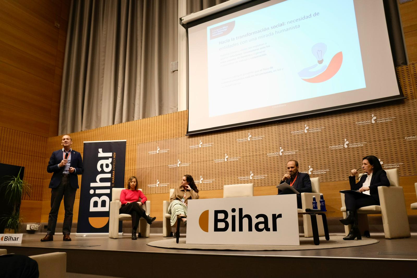 Javier Fernández, director general de Fundación Caja Navarra, en el congreso Bihar de El buen vivir