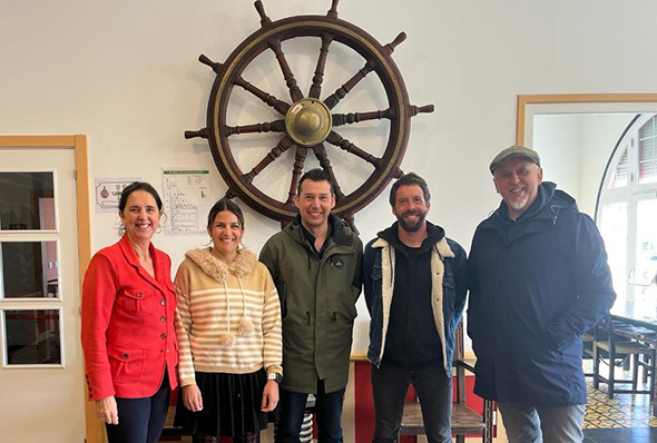 Personas del Ayuntamiento de Hondarribia   que visitaron las colonias en Hondarribia