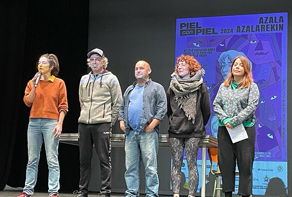 Grupo de personas en la presentación del proyecto Piel con Piel
