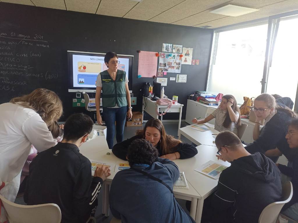 Sesión del taller de prevención de abusos en Isterria